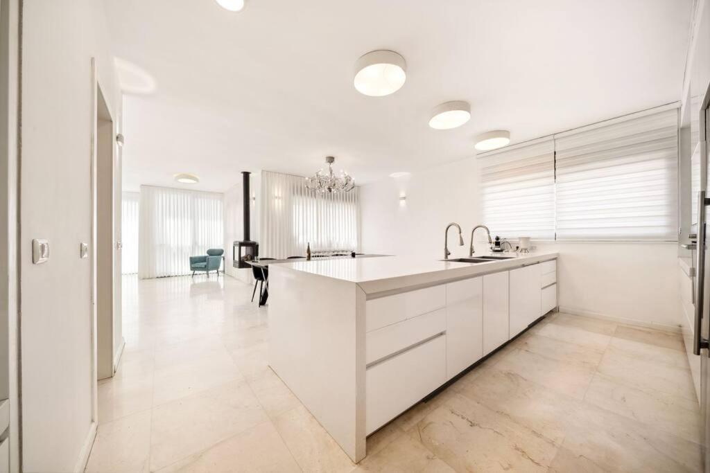 Penthouse Near Machne Yehuda With Jacuzzi Apartment Jerusalem